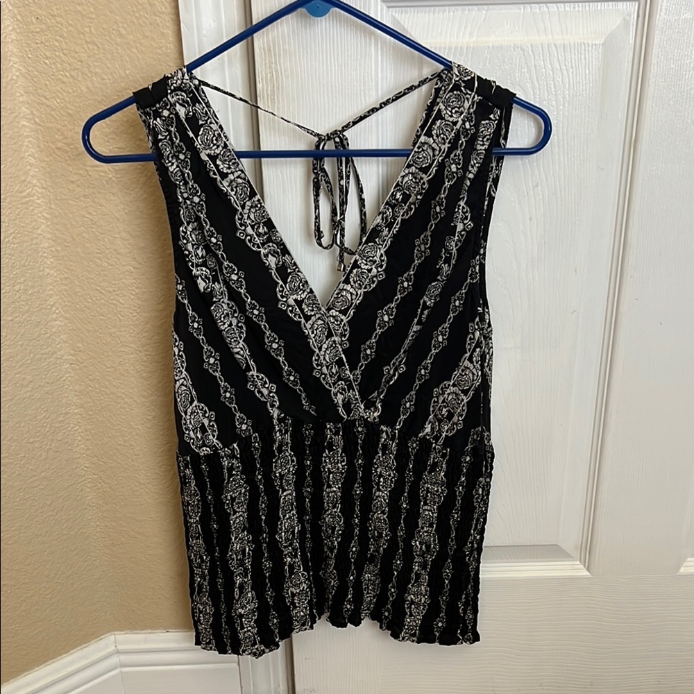⭐️Black and White Women's Top⭐️